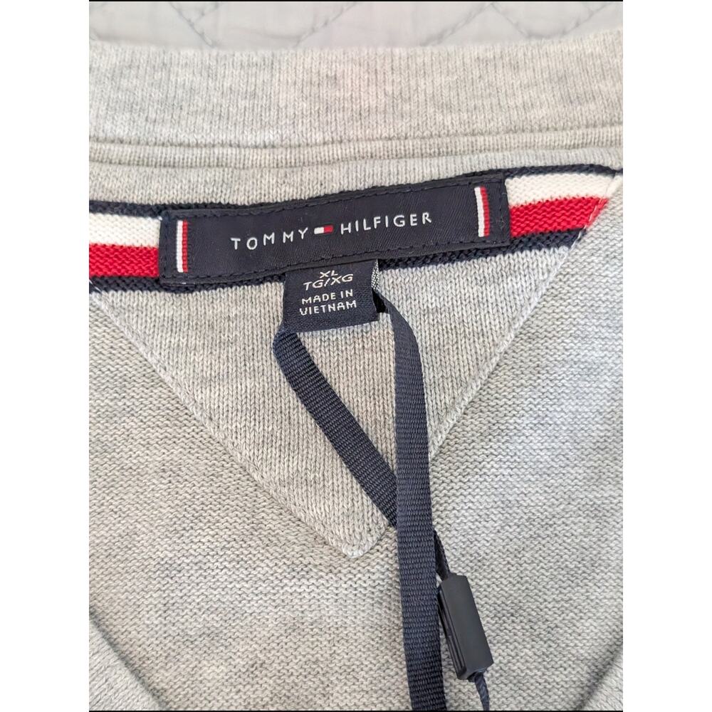 Tommy Hilfiger Men's VNeck Sweater Gray Size XL Mens Essential (0382)